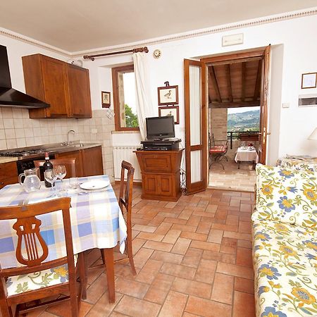Agriturismo Le Colombe أسيسي الغرفة الصورة