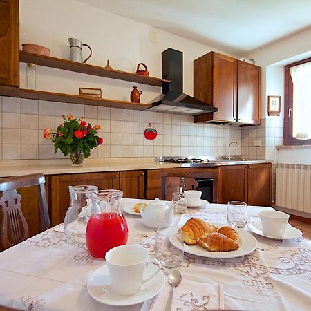 Agriturismo Le Colombe أسيسي الغرفة الصورة